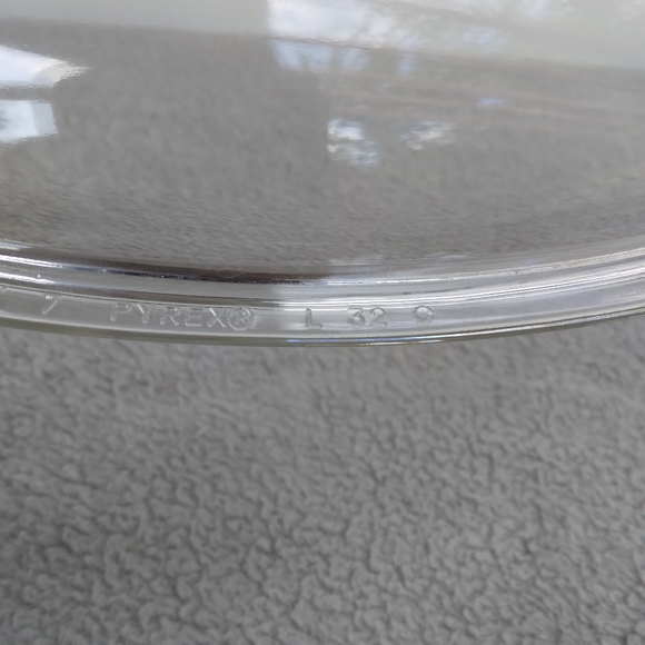 Vintage Pyrex L-32-C Oval Clear Glass Lid w/ Solid Glass Handle - Picture 5 of 6